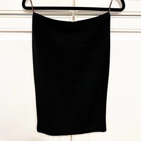 Dolce & Gabbana Women’s Designer Luxury Minimalist Black Wool Blend Pencil Skirt - Picture 1 of 9